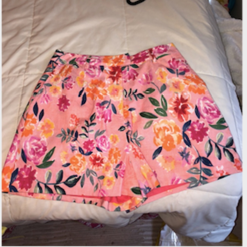 Lovers + Friends pink floral shorts size medium